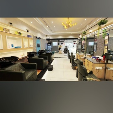 Royal Oxywave salon interior view